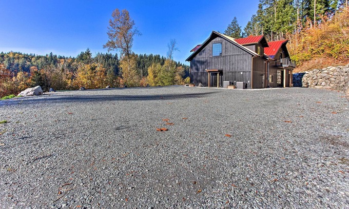 Eatonville House | Eatonville Home w/ Fire Pit & Scenic Views!