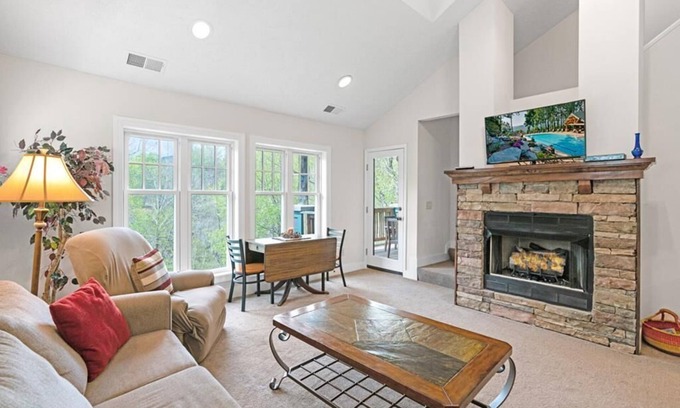Foscoe Condo | Echota Woods 131 -Mountain Condo, Gated Resort, Indoor/Outdoor Pools and Hot Tub, Fitness Area, F.