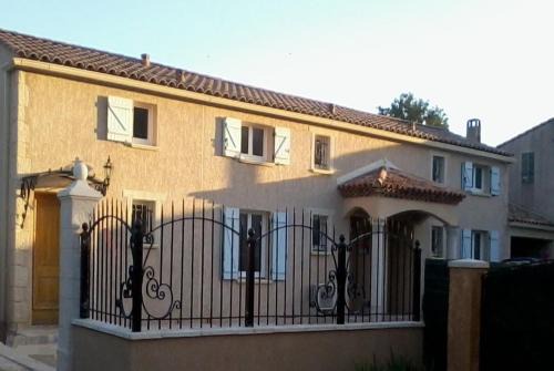 Auriol House | Eclats du Sud hébergements "les Lavandes" ou "les Romarins" meublés de tourisme classés 3 étoiles