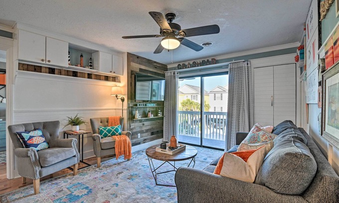 Surfside Beach Condo | Eclectic Condo w/Balcony: 1 Block to Beach!