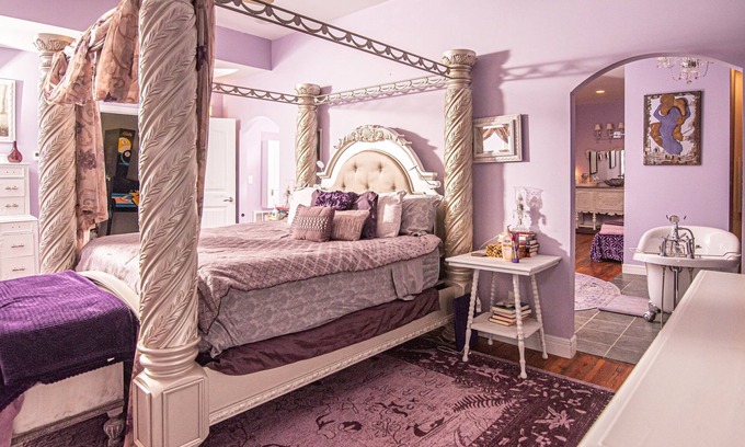 Sedalia Apartment | Eclectic Loft atop Art Studio in the heart of Scott Joplin Land!