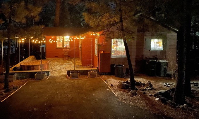 Wrightwood House | Eco-friendly vintage mountain cabin/electric car charger