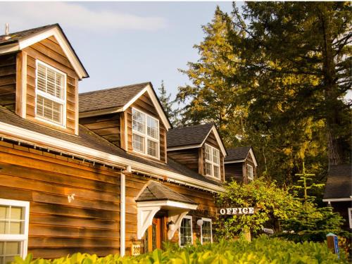 Cannon Beach Hotel | Ecola Creek Lodge