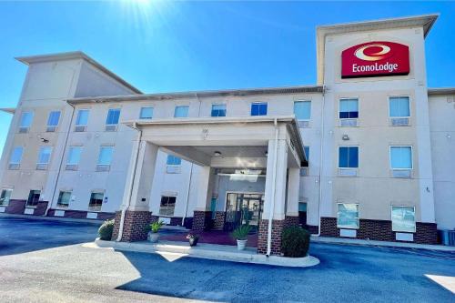 Augusta Cabin | Econo Lodge Augusta West near Fort Gordon
