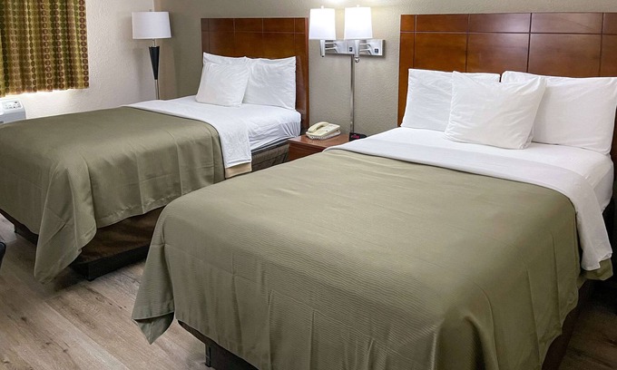 Cartersville Hotel | Econo Lodge Cartersville-Emerson Lake Point