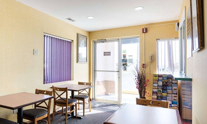 Fredericksburg Hotel | Econo Lodge Fredericksburg near I-95