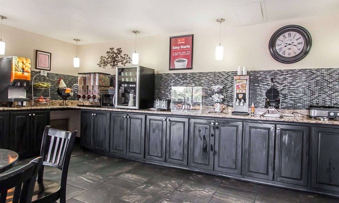 Jackson Hotel | Econo Lodge Inn & Suites