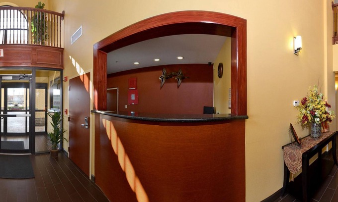 Little Rock Hotel | Econo Lodge Inn & Suites Little Rock SW