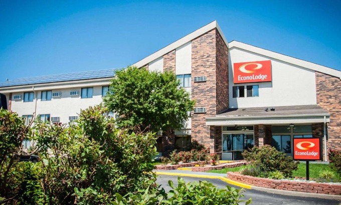 North Kansas City Cabin | Econo Lodge Kansas City Downtown North