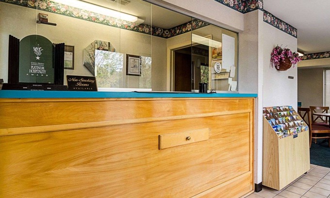 Mosby Hotel | Econo Lodge Richmond