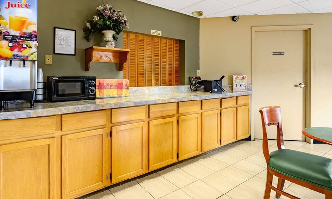 Athens Hotel | Econo Lodge
