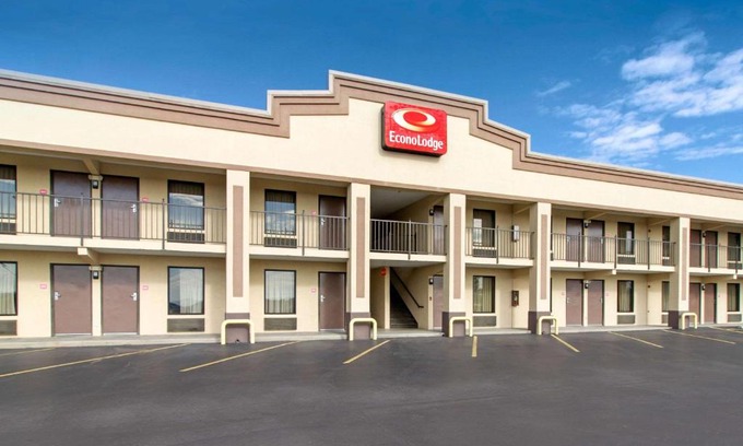 Lenoir City Cabin | Econo Lodge