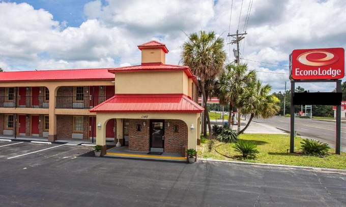 Walterboro Cabin | Econo Lodge