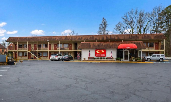 Williamsburg Cabin | Econo Lodge Williamsburg Edge District