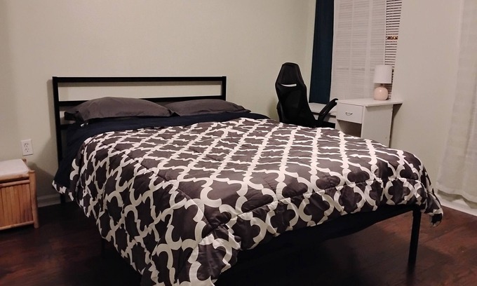 Tallahassee Apartment | Economic One Bedroom With Private Bath- Room B