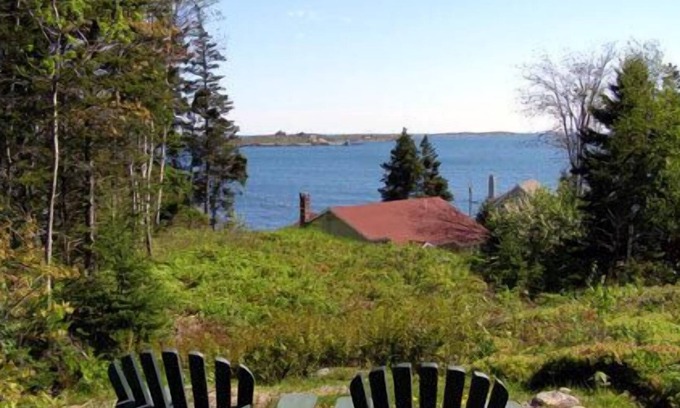 Ocean Point Cottage | Economical AND steps to the ocean, beach, beautiful wooded setting.
