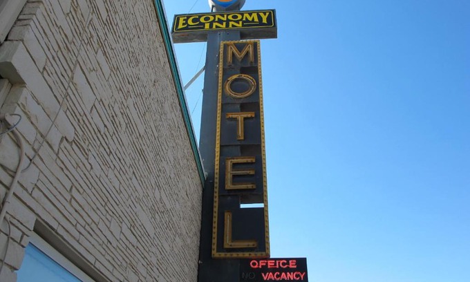Ontario Hotel | Economy Inn Ontario