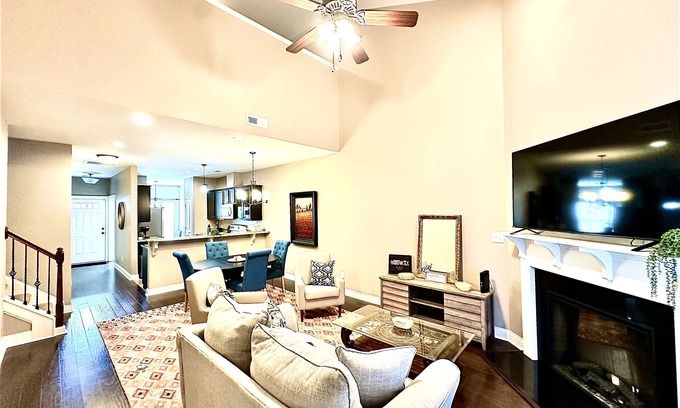 Greenville House | ECU Pirate Country Retreat! Master on 1st floor, Bonus room and separate office!