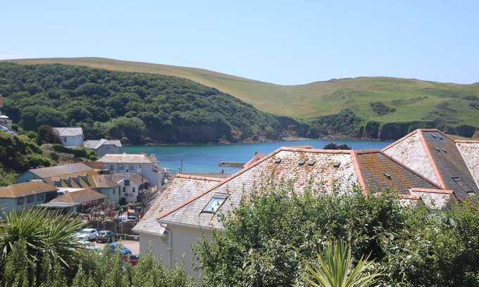 Hope-Cove House | EDDYSTONE, pet friendly, character holiday cottage in Hope Cove