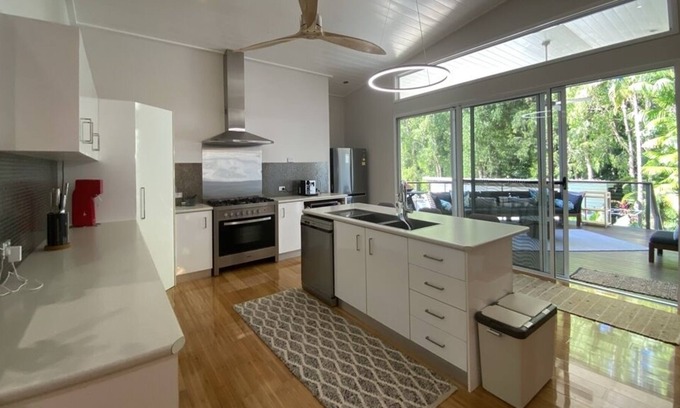 Mission Beach Apartment | Eden - 4 Bedroom House - Wongaling Beach