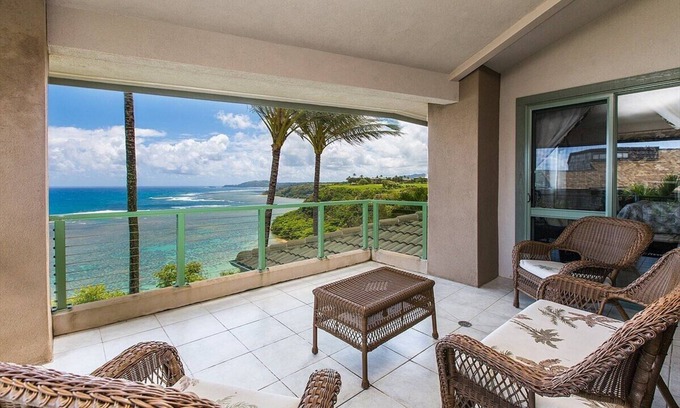 Princeville Condo | Edge of Cliff Luxury Penthouse over largest coral reef in HI - Beach access & AC