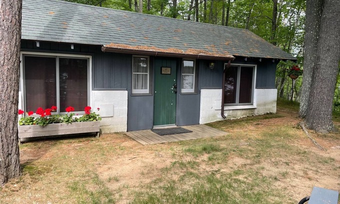 Minocqua Cottage | EdgeWater 1, Lake Front Suite