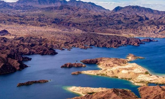 Laughlin Hotel | Edgewater Casino Resort, Sedona Pool View King Non Smoking Room, Free Parking!