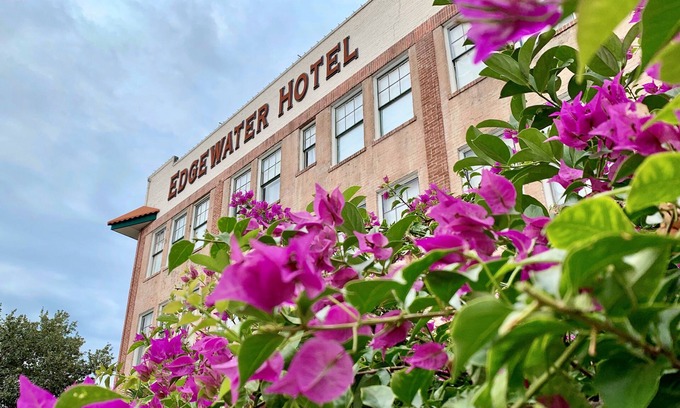 Winter Garden Bed & Breakfast | Edgewater Hotel