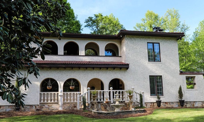 Villa Rica Villa | Edgewood Estate - Lakeside Mediterranean Mansion