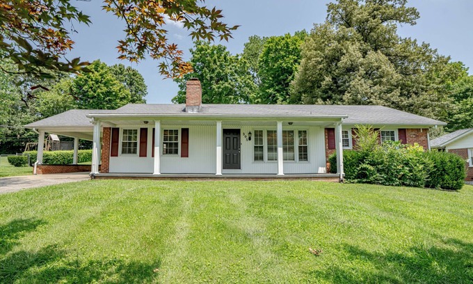 Elizabethtown House | Edgewood Estates 4-bedroom house in Elizabethtown near Ft. Knox & Louisville