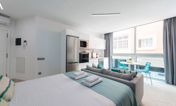 Las Palmas de Gran Canaria Apartment | Edison Building 304 By CanariasGetaway