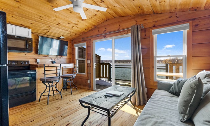Edinboro Cabin | Edinboro Lake Resort Cabins