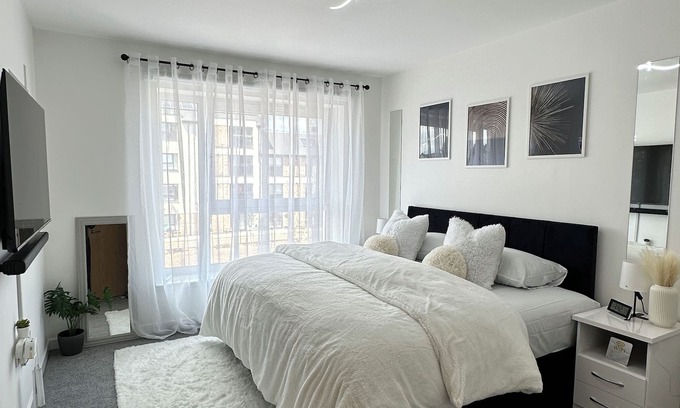 Dunbar Apartment | Edinburgh Luxurious/ Cozy Spacious Bedroom Superking Size bed