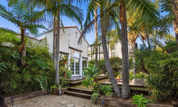 Melrose House | Edinburgh - Magical Edinburgh West Hollywood Retreat