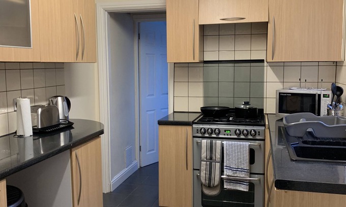 Kettering House | Edinburgh Road 4 Bedroom Home from Home