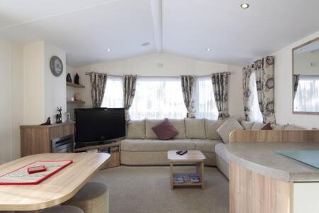 Prestonpans House | Edinburgh - Seton Sands - Rio Caravan - Pet Friendly