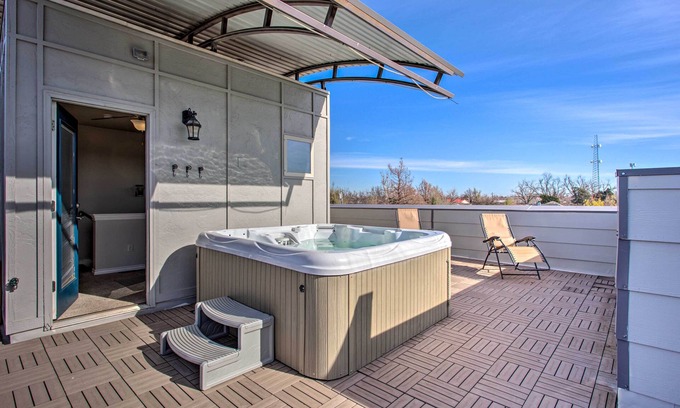 Edmond House | Edmond Oasis w/ Rooftop Lounge: Walk to Dtwn!