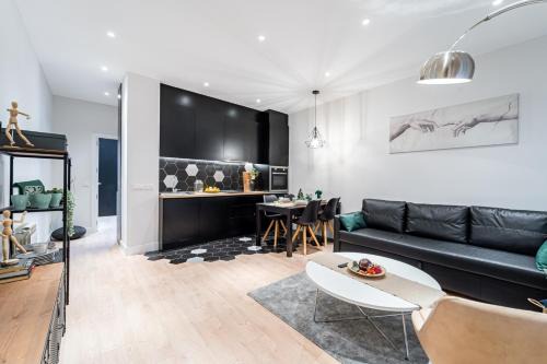 Pueblo Nuevo Apartment | EdSam Madrid Apartments Black