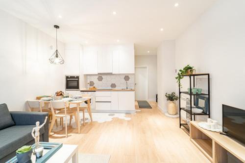 Ventas Apartment | EdSam Madrid Apartments White