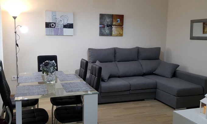 Centro Comercial Apartment | Eduardo Lucena 5, Flamenco