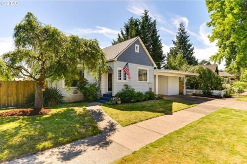 Newberg House | Edwards Retreat