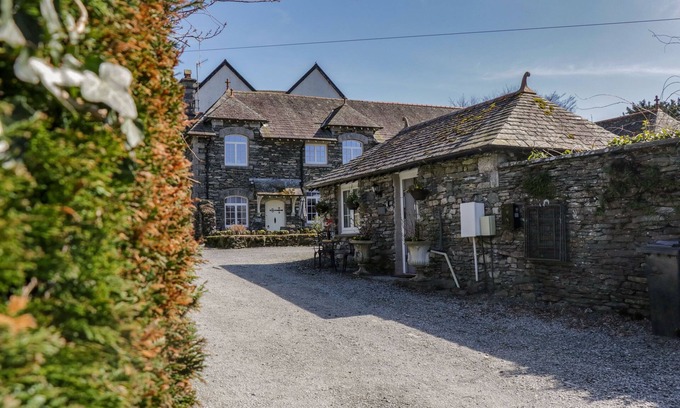 Near Sawrey Cottage | EES WYKE STUDIO, pet friendly, character holiday cottage in Sawrey