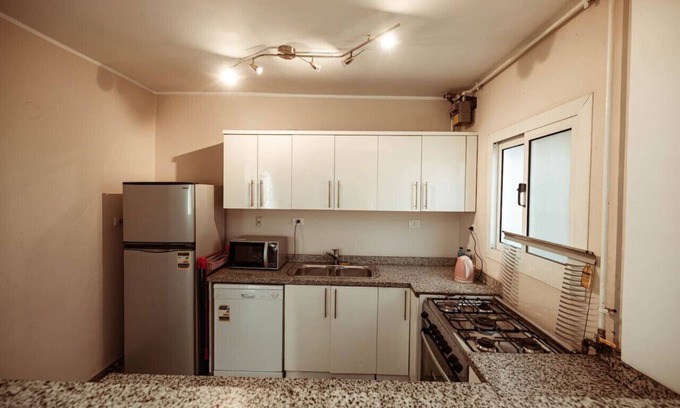 Taqseem Laselky Apartment | Sage Bloom Retreat: 3BR Oasis