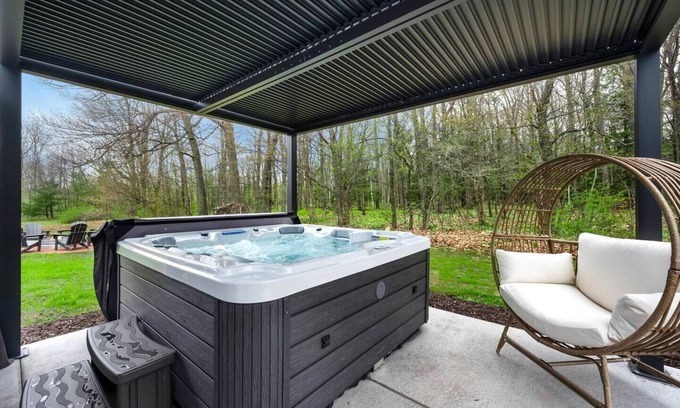 Egg Harbor House | Egg Harbor Escape|Sauna|Hot Tub|Privacy|
