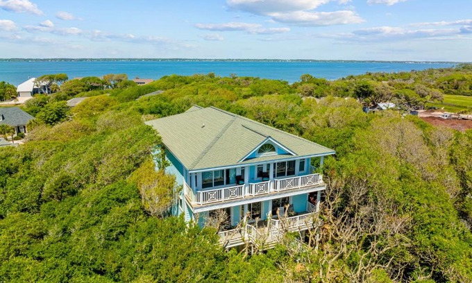 Pine Knoll Shores House | Egret Lake Escape