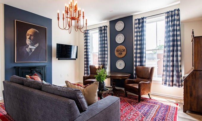 Versailles Hotel | EH Taylor Suite, The Woodford Hotel