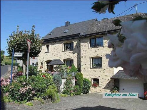 Bereborn Apartment | Eifelferienwohnungen "Familie Saxler"