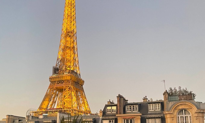 Quartier du Gros-Caillou Apartment | EIFFEL TOWER - Luxury Apartment & Balcony