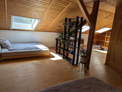 Miesbach Apartment | Eigene Etage im charmanten Holzhaus