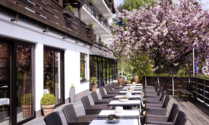 Bad Soden-Salmuenster Apartment | Einzelzimmer Business mit Dusche, WC und Balkon